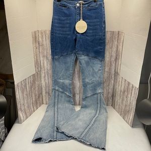 NWT Saints & Hearts Womens Ombre Flare Jeans